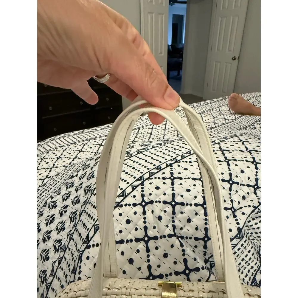 Vintage Mario Valentino White Woven Handbag Made in Italy Gold V Hardware